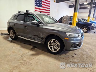 Czwarte zdjęcie samochodu z boku: 2019 AUDI Q5 PREMIUM VIN:WA1ANAFY8K2042491 - miniatura