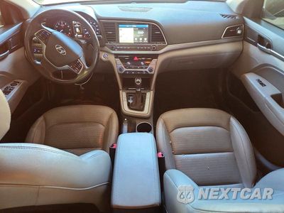 Zdjęcie 8 z 12 samochodu: 2017 HYUNDAI ELANTRA LIMITED VIN:KMHD84LF9HU210338 - miniatura