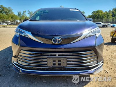 Piąte zdjęcie samochodu w środku: 2021 TOYOTA SIENNA PLATINUM 7-PASSENGER VIN:5TDESKFC2MS004552 - miniatura