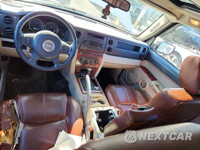 Zdjęcie 8 z 13 samochodu: 2007 JEEP COMMANDER LIMITED VIN:1J8HG58NX7C595582 - miniatura