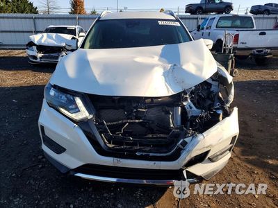 Piąte zdjęcie samochodu w środku: 2019 NISSAN ROGUE SV VIN:5N1AT2MV2KC830988 - miniatura