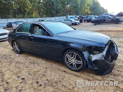 Czwarte zdjęcie samochodu z boku: 2017 MERCEDES-BENZ E 300 VIN:WDDZF4JB2HA217736 - miniatura