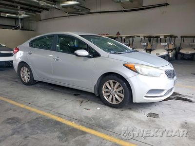 Czwarte zdjęcie samochodu z boku: 2014 KIA FORTE LX VIN:KNAFX4A60E5105905 - miniatura