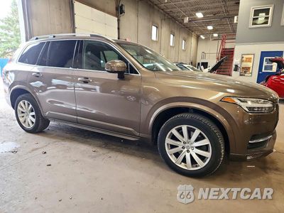 Czwarte zdjęcie samochodu z boku: 2016 VOLVO XC90 T6 VIN:YV4A22PK3G1012369 - miniatura