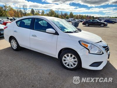 Czwarte zdjęcie samochodu z boku: 2019 NISSAN VERSA SV VIN:3N1CN7AP3KL875813 - miniatura