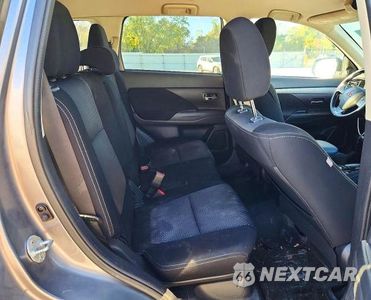 Zdjęcie 11 z 13 samochodu: 2018 MITSUBISHI OUTLANDER SE VIN:JA4AZ3A31JJ003385 - miniatura