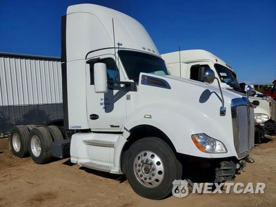 Czwarte zdjęcie samochodu z boku: 2018 KENWORTH T680 SEMI TRUCK VIN:1XKYD49X4JJ190884 - miniatura