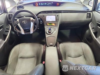 Zdjęcie 8 z 12 samochodu: 2011 TOYOTA PRIUS THREE VIN:JTDKN3DU4B5348186 - miniatura