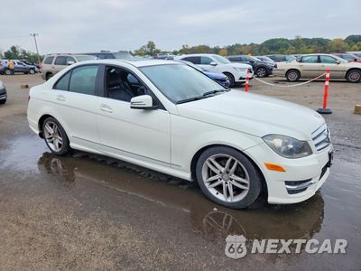 Czwarte zdjęcie samochodu z boku: 2012 MERCEDES-BENZ C 300 4MATIC VIN:WDDGF8BB4CR211220 - miniatura
