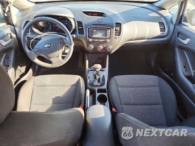 Zdjęcie 8 z 12 samochodu: 2018 KIA FORTE LX VIN:3KPFK4A75JE280398 - miniatura