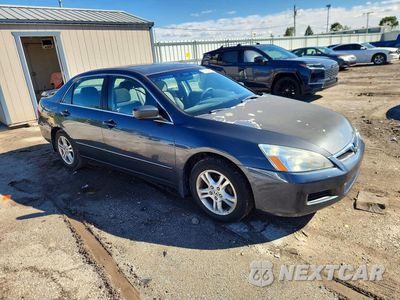 Czwarte zdjęcie samochodu z boku: 2007 HONDA ACCORD EX VIN:1HGCM56727A005337 - miniatura