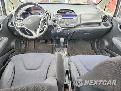 Zdjęcie 8 z 12 samochodu: 2013 HONDA FIT SPORT VIN:JHMGE8H56DC027821 - miniatura
