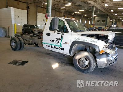 Czwarte zdjęcie samochodu z boku: 2002 CHEVROLET SILVERADO C3500 VIN:1GBJC34112F137162 - miniatura