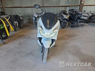 Drugie zdjęcie samochodu z przodu: 2018 HONDA PCX 150 VIN:RLHKF180XJY301282 - miniatura