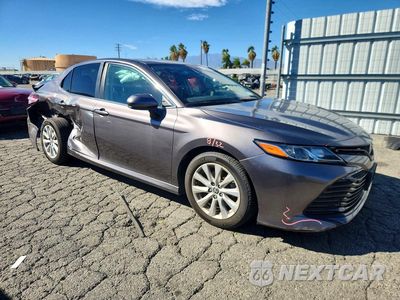 Czwarte zdjęcie samochodu z boku: 2020 TOYOTA CAMRY LE VIN:4T1C11AK6LU963798 - miniatura