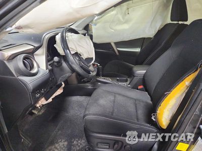 Zdjęcie 7 z 12 samochodu: 2018 TOYOTA RAV4 XLE VIN:JTMRFREV5JJ244379 - miniatura