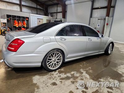 Trzecie zdjęcie samochodu z tyłu: 2012 MERCEDES-BENZ S 550 4MATIC VIN:WDDNG9EB4CA473100 - miniatura