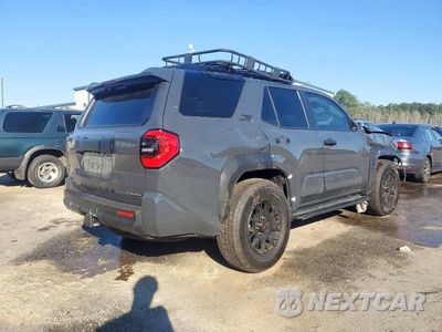 Trzecie zdjęcie samochodu z tyłu: 2025 TOYOTA 4RUNNER TRD OFF-ROAD PREMIUM HV VIN:JTEVB5BR7S5021700 - miniatura