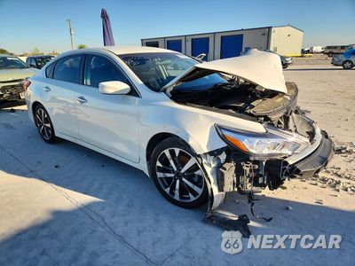 Czwarte zdjęcie samochodu z boku: 2017 NISSAN ALTIMA 2.5 SR VIN:1N4AL3AP8HC288181 - miniatura