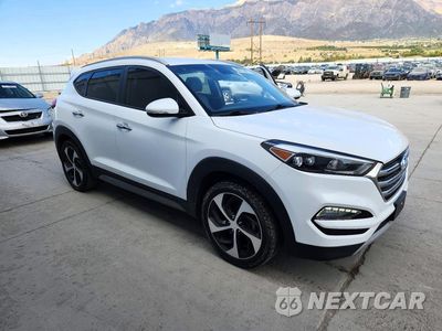 Czwarte zdjęcie samochodu z boku: 2017 HYUNDAI TUCSON LIMITED VIN:KM8J3CA27HU319439 - miniatura