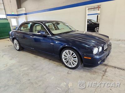 Czwarte zdjęcie samochodu z boku: 2008 JAGUAR XJ8 L VIN:SAJWA79B68SH23148 - miniatura