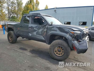 Czwarte zdjęcie samochodu z boku: 2024 TOYOTA TACOMA TRD OFF-ROAD VIN:3TMLB5JN8RM029819 - miniatura