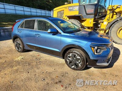 Czwarte zdjęcie samochodu z boku: 2023 KIA NIRO WIND VIN:KNDCR3L1XP5026238 - miniatura