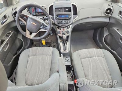 Zdjęcie 8 z 12 samochodu: 2015 CHEVROLET SONIC LT VIN:1G1JC5SH3F4177910 - miniatura