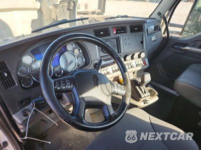 Zdjęcie 8 z 14 samochodu: 2016 KENWORTH T680 SEMI TRUCK VIN:1XKYD49XXGJ119259 - miniatura