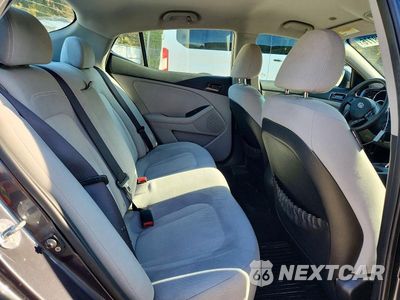 Zdjęcie 10 z 12 samochodu: 2011 KIA OPTIMA LX VIN:KNAGM4A73B5055504 - miniatura