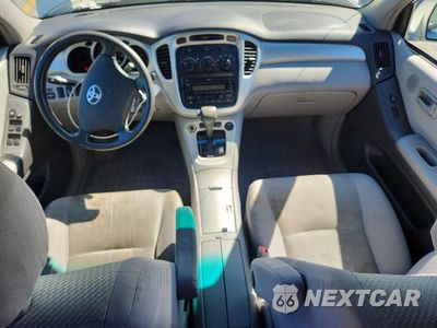 Zdjęcie 8 z 13 samochodu: 2005 TOYOTA HIGHLANDER BASE VIN:JTEEP21A450077672 - miniatura