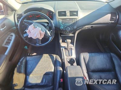 Zdjęcie 8 z 12 samochodu: 2004 HONDA ACCORD EX VIN:1HGCM56854A072017 - miniatura