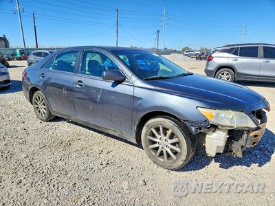 Czwarte zdjęcie samochodu z boku: 2011 TOYOTA CAMRY XLE V6 VIN:4T1BK3EK2BU130576 - miniatura