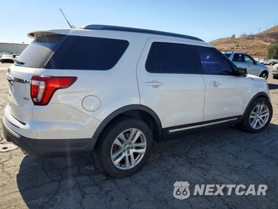 Trzecie zdjęcie samochodu z tyłu: 2018 FORD EXPLORER XLT VIN:1FM5K8D84JGA56039 - miniatura