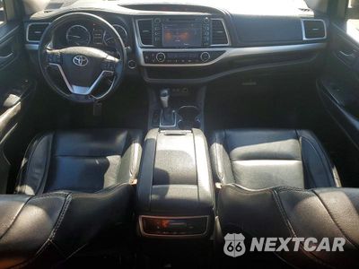 Zdjęcie 8 z 13 samochodu: 2018 TOYOTA HIGHLANDER XLE VIN:5TDJZRFH4JS868643 - miniatura