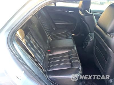 Zdjęcie 6 z 10 samochodu: 2019 CHRYSLER 300 S VIN:2C3CCABG7KH637281 - miniatura