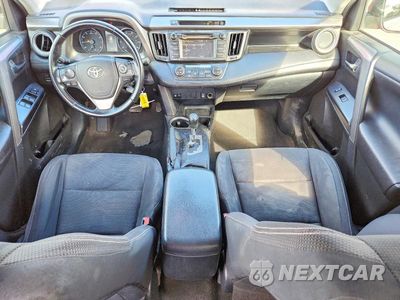 Zdjęcie 8 z 13 samochodu: 2017 TOYOTA RAV4 XLE VIN:JTMRFREV4HJ123580 - miniatura