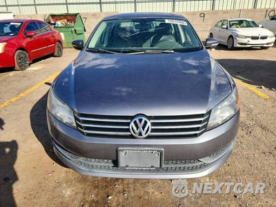 Piąte zdjęcie samochodu w środku: 2015 VOLKSWAGEN PASSAT S VIN:1VWAT7A32FC087918 - miniatura