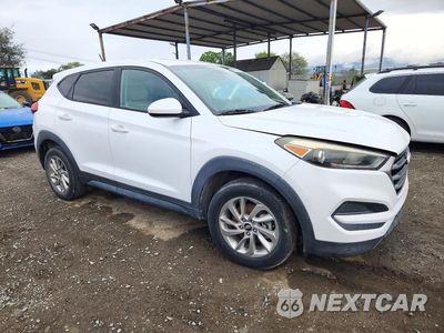 Czwarte zdjęcie samochodu z boku: 2017 HYUNDAI TUCSON SE VIN:KM8J23A46HU357619 - miniatura