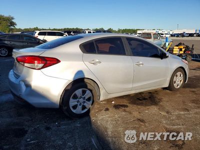 Trzecie zdjęcie samochodu z tyłu: 2017 KIA FORTE LX VIN:3KPFK4A75HE079921 - miniatura