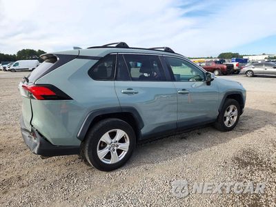 Trzecie zdjęcie samochodu z tyłu: 2020 TOYOTA RAV4 XLE VIN:JTMP1RFV5LJ026028 - miniatura