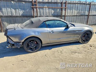 Trzecie zdjęcie samochodu z tyłu: 2014 FORD MUSTANG V6 CONVERTIBLE VIN:1ZVBP8EM1E5240079 - miniatura