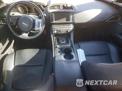 Zdjęcie 9 z 13 samochodu: 2017 JAGUAR XE PREMIUM VIN:SAJAJ4BN4HA976646 - miniatura