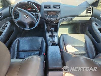Zdjęcie 8 z 12 samochodu: 2004 HONDA ACCORD EX VIN:1HGCM66504A073121 - miniatura