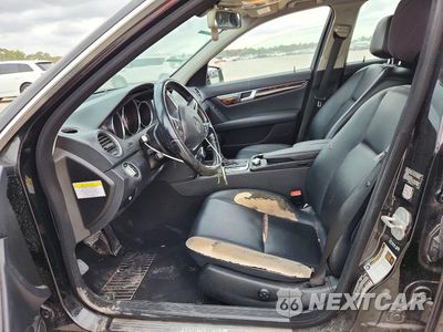 Zdjęcie 7 z 13 samochodu: 2014 MERCEDES-BENZ C 250 VIN:WDDGF4HB1EG249583 - miniatura