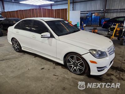 Czwarte zdjęcie samochodu z boku: 2013 MERCEDES-BENZ C 300 4MATIC VIN:WDDGF8AB0DA759216 - miniatura