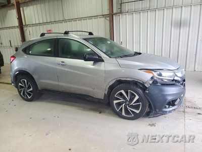 Czwarte zdjęcie samochodu z boku: 2019 HONDA HR-V SPORT VIN:3CZRU6H17KG716530 - miniatura