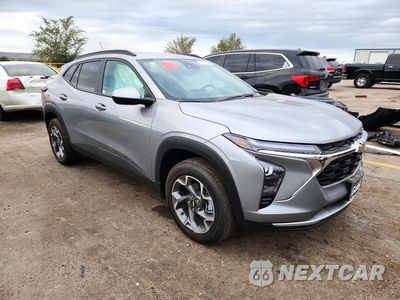 Czwarte zdjęcie samochodu z boku: 2026 CHEVROLET TRAX 1LT VIN:KL77LHEP2TC153120 - miniatura