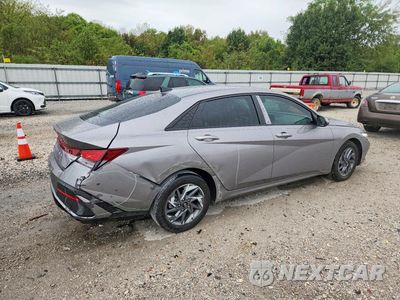 Trzecie zdjęcie samochodu z tyłu: 2024 HYUNDAI ELANTRA SEL VIN:KMHLM4DG6RU709999 - miniatura