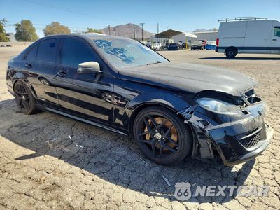 Czwarte zdjęcie samochodu z boku: 2013 MERCEDES-BENZ C 63 AMG VIN:WDDGF7HB3DA807355 - miniatura